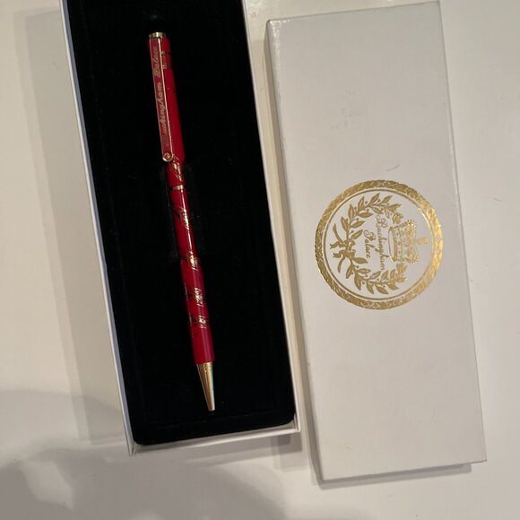 Buckingham Palace Collectible Ballpoint Pen - Picture 4 of 16